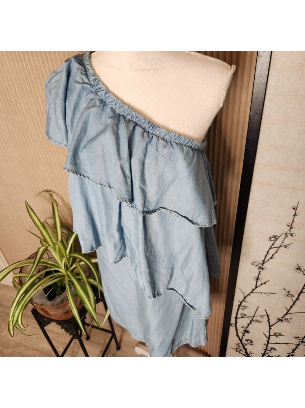 Women's Chelsea28 Blue Off Shoulder Ruffle Dress Size XS denim chambray layered - Picture 2 of 15
